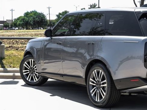 New 2026 Land Rover Range Rover Long Wheelbase SE AWD/4WD image 14