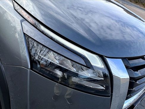 Used 2024 Nissan Pathfinder S image 28