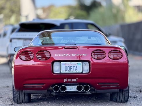 Used 2001 Chevrolet Corvette Coupe w/ Preferred Equipment Group2 RWD image 11