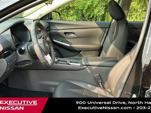 Used 2025 Nissan Sentra SR w/ SR Premium Package image 10