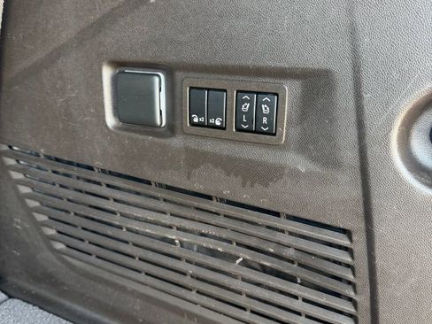 Used 2021 Chevrolet Tahoe Z71 w/ Z71 Off-Road Package image 42