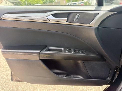Used 2020 Ford Fusion SE FWD image 32