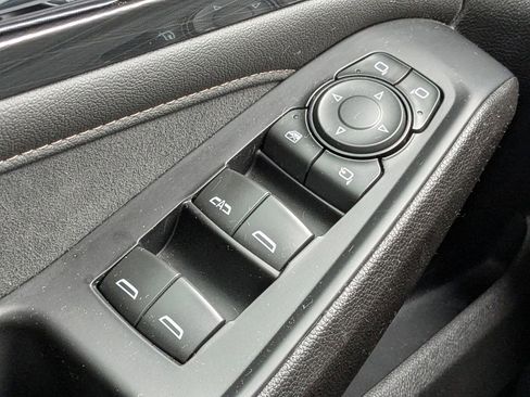 Used 2023 Chevrolet Traverse High Country image 28