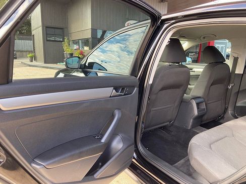 Used 2013 Volkswagen Passat 2.5 S image 7