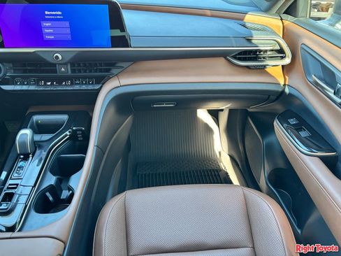 Certified 2025 Toyota Crown Signia AWD/4WD image 18