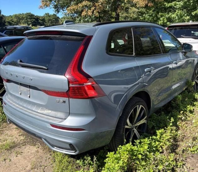 Used 2024 Volvo XC60 B5 Ultimate w/ Protection Package Premier AWD/4WD image 3