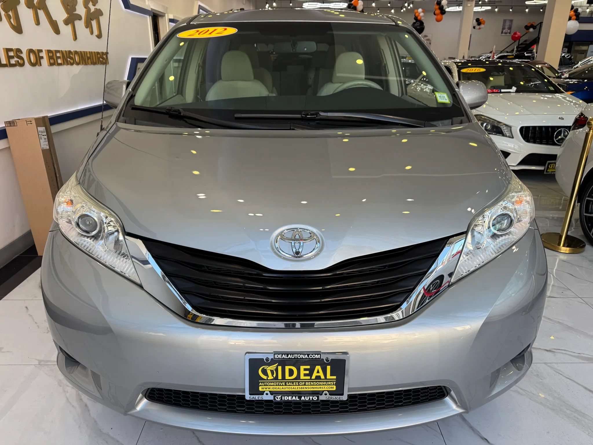 Used 2012 Toyota Sienna LE FWD image 2