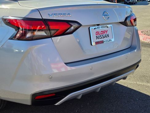 Used 2020 Nissan Versa SV FWD image 9
