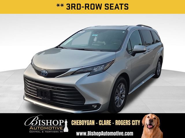 Used 2025 Toyota Sienna XLE FWD image 10