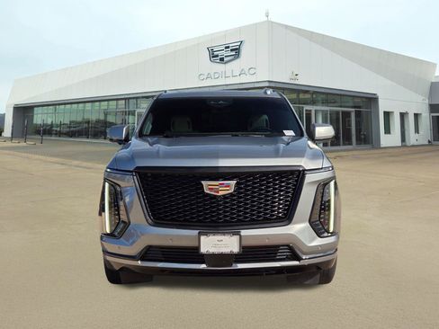 Used 2025 Cadillac Escalade Sport Platinum AWD/4WD image 2