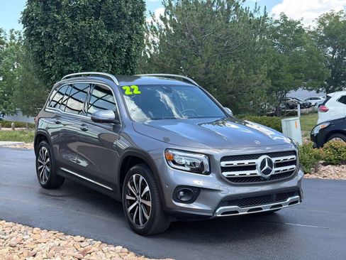 Used 2022 Mercedes-Benz GLB 250 4MATIC image 3