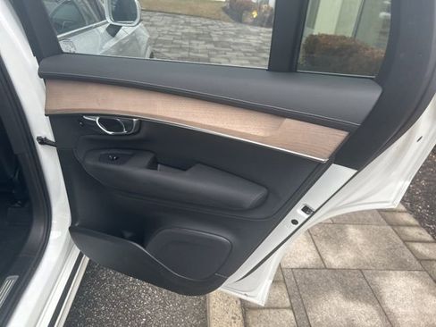 Used 2025 Volvo XC90 B6 Plus image 13