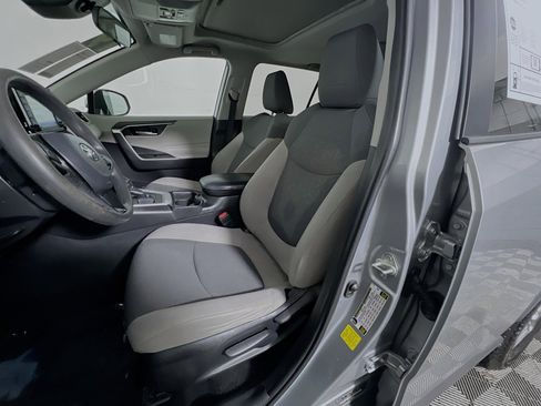 Used 2019 Toyota RAV4 XLE image 15