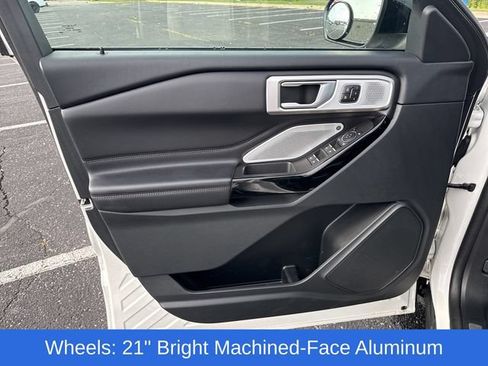 Used 2023 Ford Explorer Platinum w/ Technology Package AWD/4WD image 18