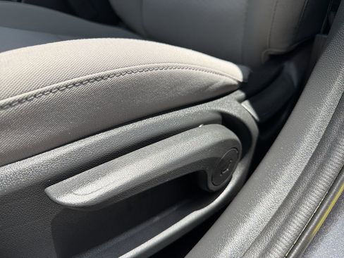 Used 2020 Hyundai Elantra SE FWD image 19