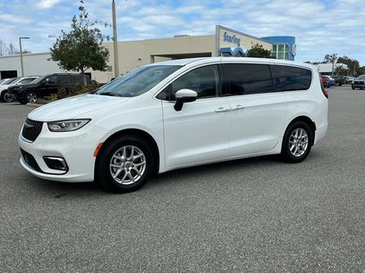 Used 2023 Chrysler Pacifica Touring-L