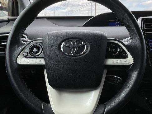 Used 2017 Toyota Prius Four FWD image 19