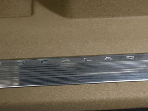 Used 2024 Cadillac Escalade Premium Luxury image 14