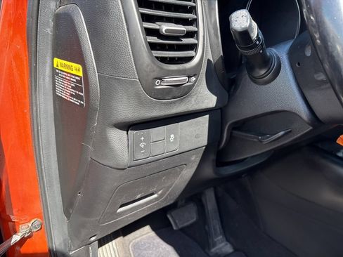 Used 2018 Kia Soul + FWD image 5