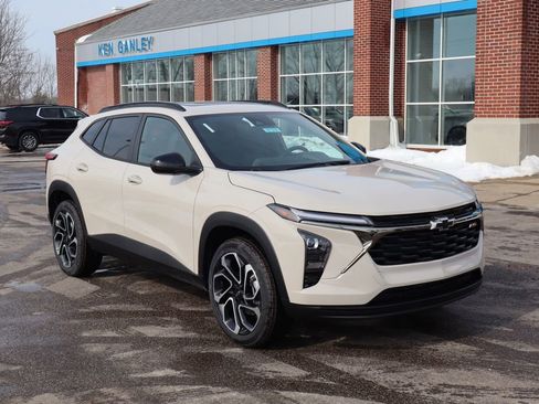 New 2026 Chevrolet Trax RS w/ Driver Confidence Package image 2