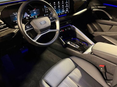 Certified 2025 Audi Q5 Premium w/ Convenience Package image 4