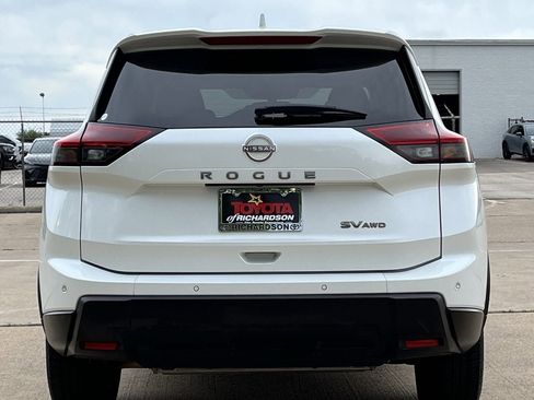 Used 2024 Nissan Rogue SV AWD/4WD image 5