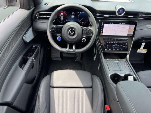 New 2025 Maserati Grecale GT image 23