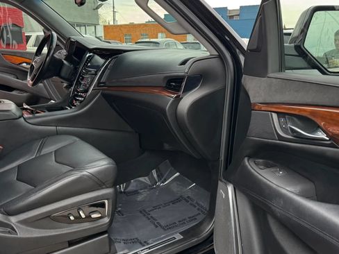 Used 2016 Cadillac Escalade Luxury AWD/4WD image 7