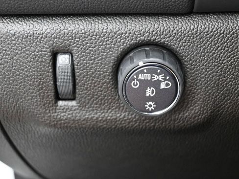 Used 2022 Chevrolet Colorado LT w/ LT Convenience Package image 16