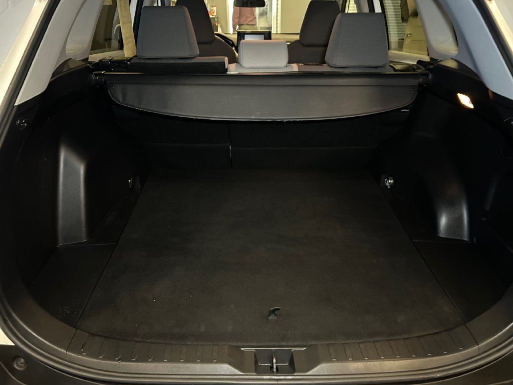 Used 2020 Toyota RAV4 XLE AWD/4WD image 18