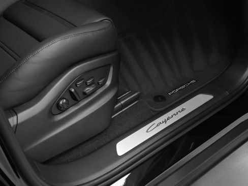 Certified 2026 Porsche Cayenne Coupe AWD/4WD image 21