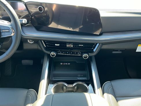 New 2026 Chevrolet Suburban Premier image 14