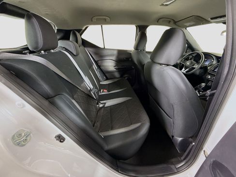 Used 2020 Nissan Kicks S image 27