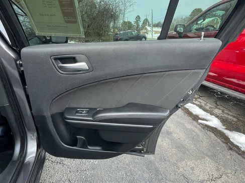 Used 2016 Dodge Charger SXT image 24