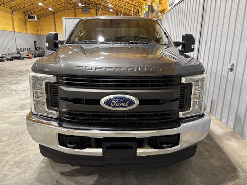 Used 2018 Ford F250 XL w/ Power Equipment Group AWD/4WD image 7
