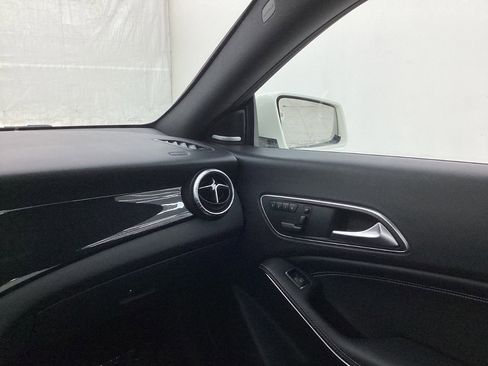 Used 2014 Mercedes-Benz CLA 250 4MATIC image 29