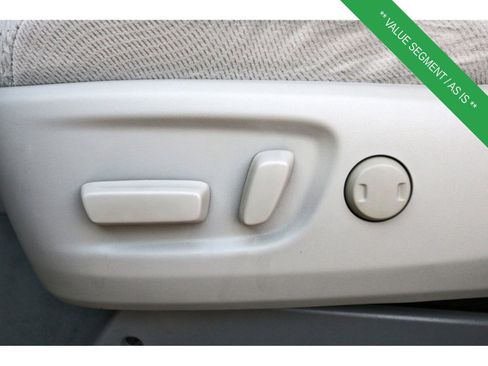 Used 2011 Toyota Sienna LE image 28