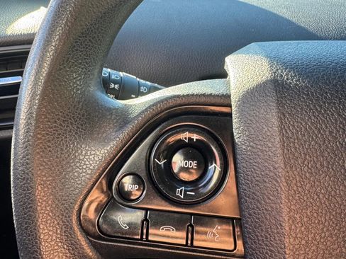 Used 2019 Toyota Prius LE image 10