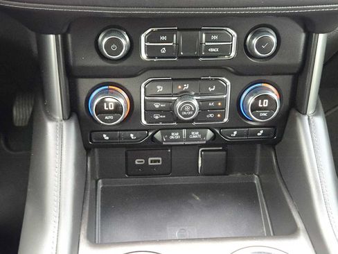 Certified 2024 Chevrolet Tahoe Z71 w/ Luxury Package AWD/4WD image 18