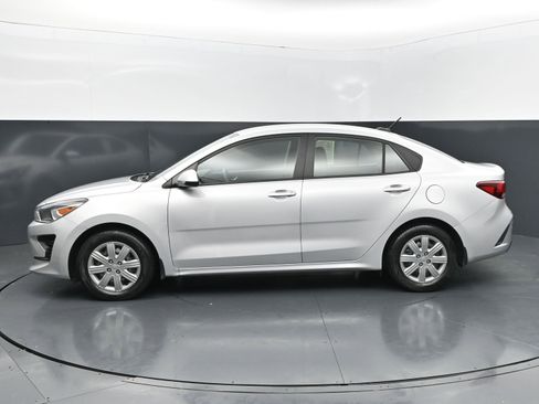Used 2023 Kia Rio S image 2