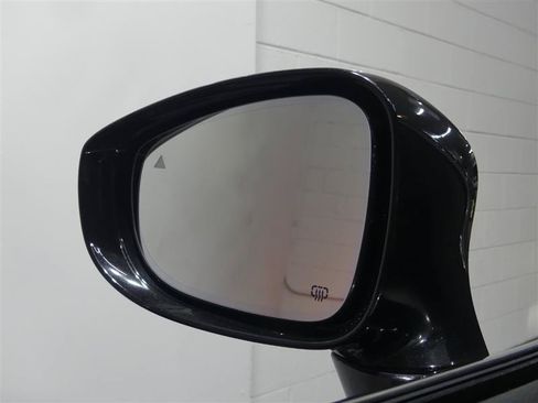 Used 2020 Chrysler Pacifica Limited w/ Tire & Wheel Group FWD image 13