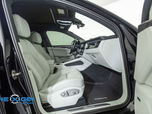 Used 2024 Porsche Macan AWD/4WD image 45