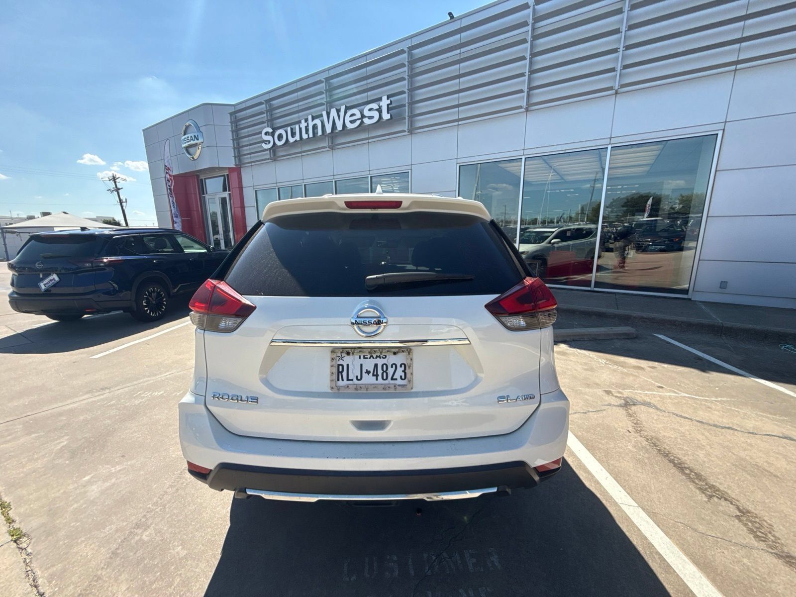 Used 2018 Nissan Rogue SL w/ Premium Package AWD/4WD image 9
