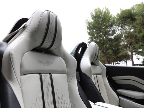 Used 2023 Aston Martin V8 Vantage Roadster RWD image 19