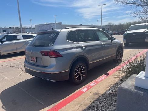 Used 2021 Volkswagen Tiguan SE image 4