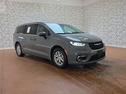 Used 2023 Chrysler Pacifica Touring-L