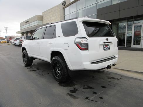Used 2018 Toyota 4Runner SR5 image 7
