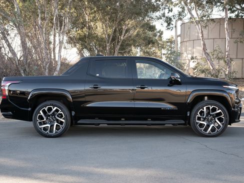 Used 2024 Chevrolet Silverado EV RST image 2