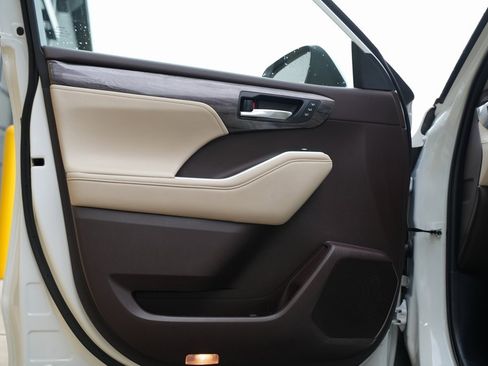 Used 2021 Toyota Highlander Platinum image 36