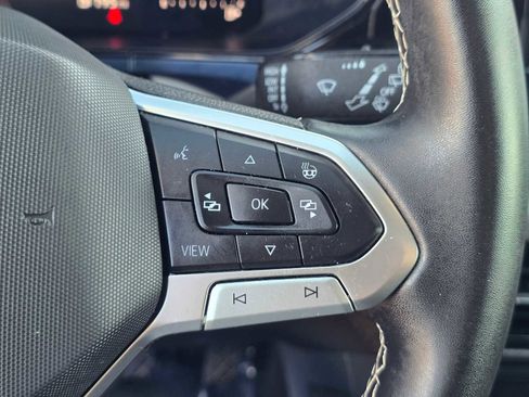 Used 2022 Volkswagen Taos SE w/ Panoramic Sunroof Package image 32